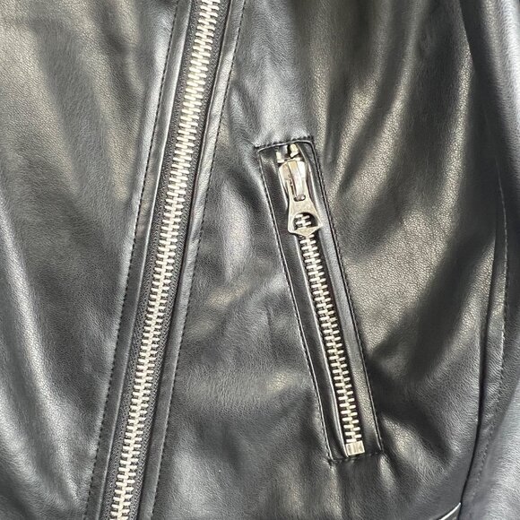 Torrid Black Faux Leather Moto Jacket Zippered Details Womens Size 1/1X/14-16 - Picture 4 of 9